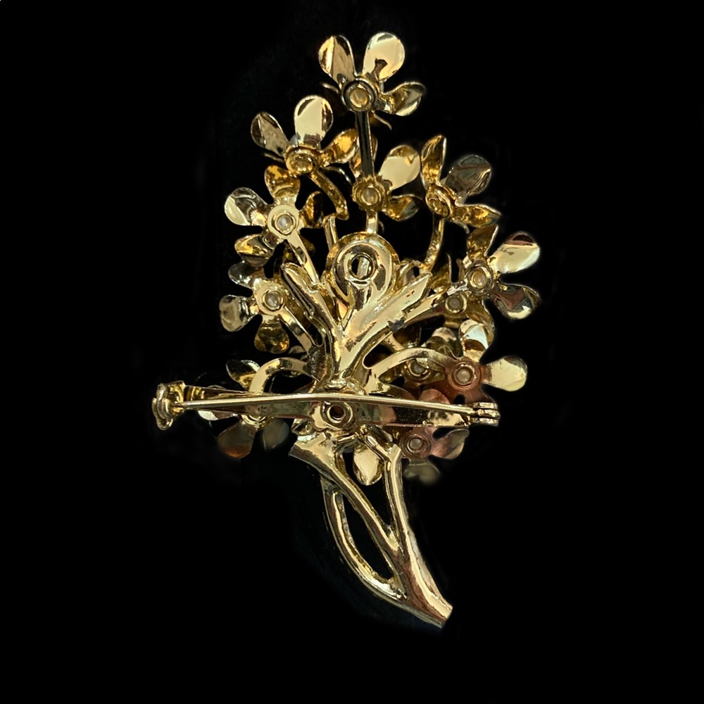 SOLD Daisy Brooch - Picture 2 of 2